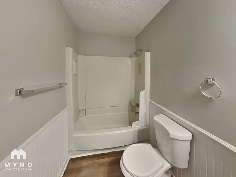 5910 Honeysuckle Cir — Photo 18