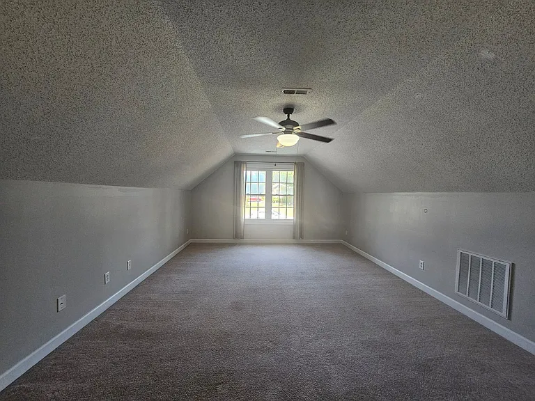 140 Patricia Ct — Photo 17
