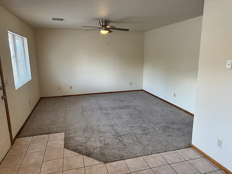 4150 E Valley Ln — Photo 2