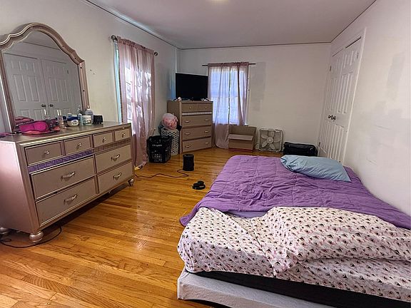 4th image of 16705 Plainview Ave