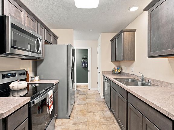 5th image of 305 Chatum Ln