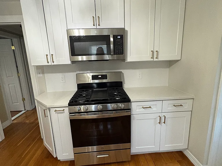 Eat-In Kitchen