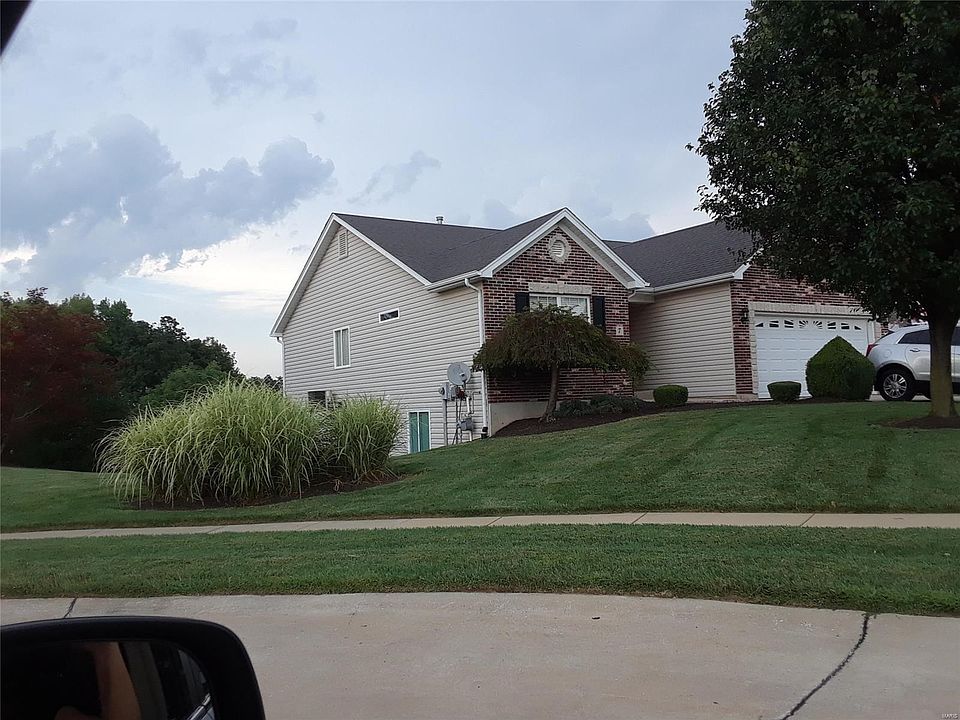 2nd image of 7 Villa Meadow Ln