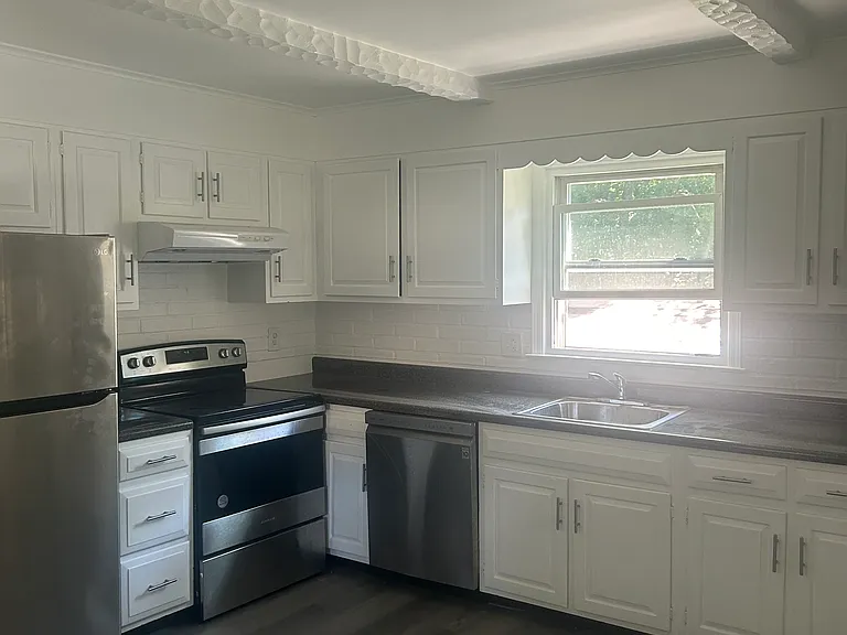 Paragon Ln — Photo 2