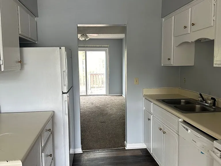 912 Pineland Ave #23 — Photo 4