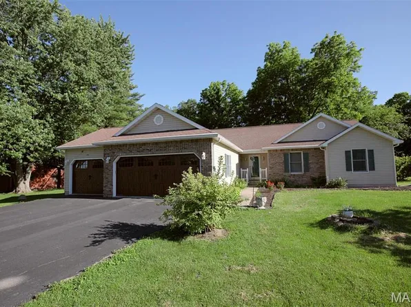 1710 Doe Run Dr, Vandalia, IL 62471