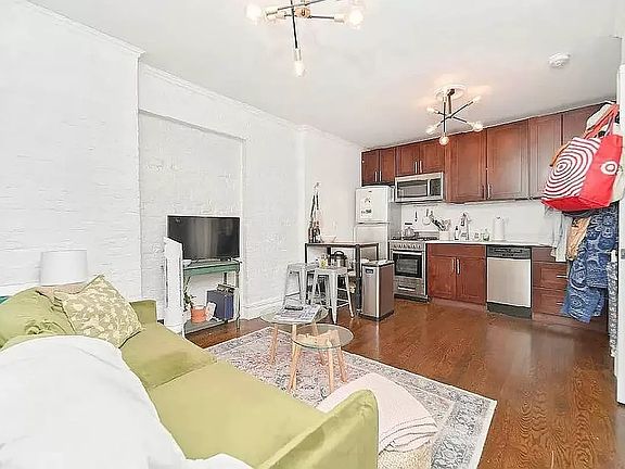 3rd image of 174 E 2nd St APT 2R