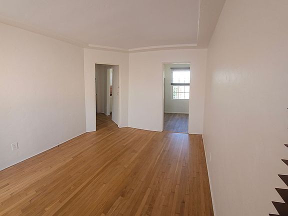 5th image of 2876 Meade Ave #2878