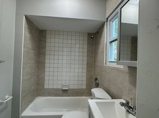 590 S 19th St #2, Newark, NJ 07103