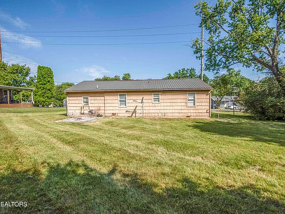3rd image of 2104 Jayne Ln