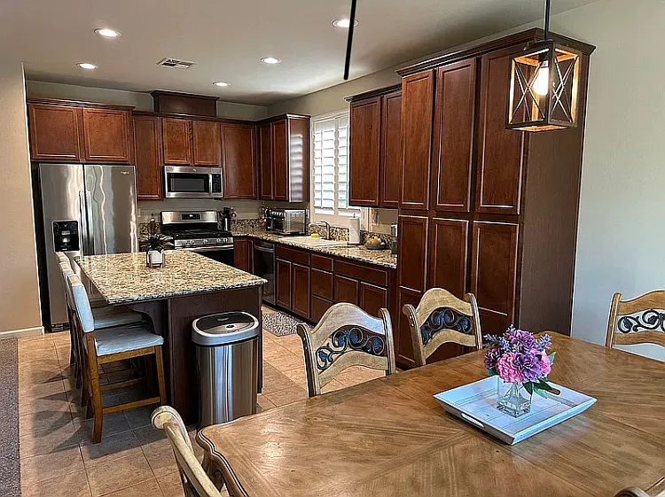 4 bed, 1813 sqft, $3,200 — Photo 2