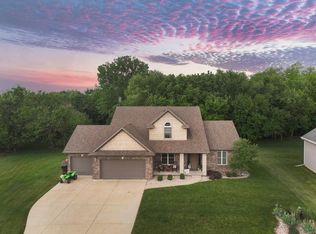 106 Mallard Way, Hudson, IL 61748