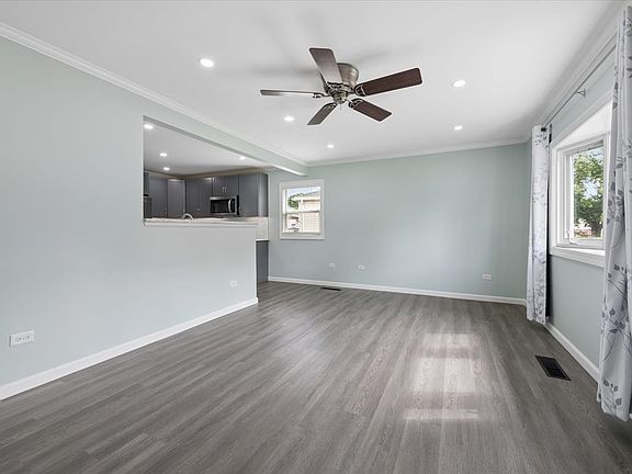 3rd image of 2207 Marmion Ave