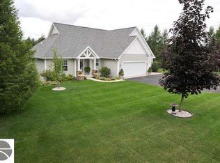 916 Jayrogers Ct, Traverse City, MI 49696