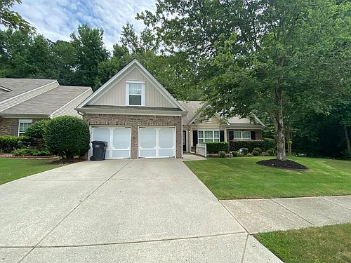 2577 Woodford Ln Photo 1