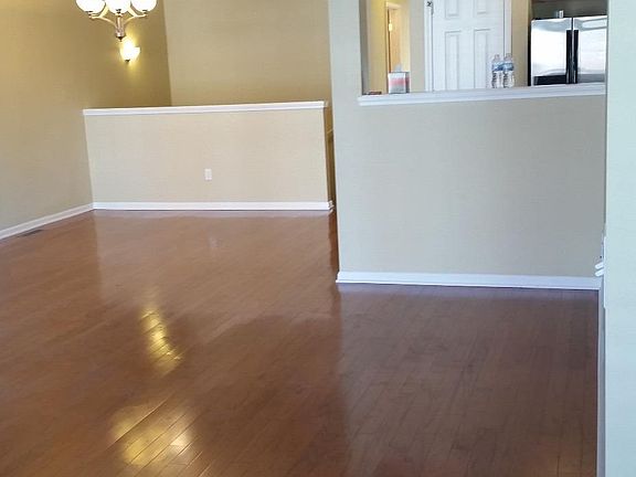 2nd image of 212 W Oakbrook Dr