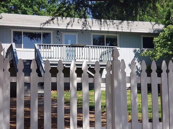 4th image of 179 Cedar St