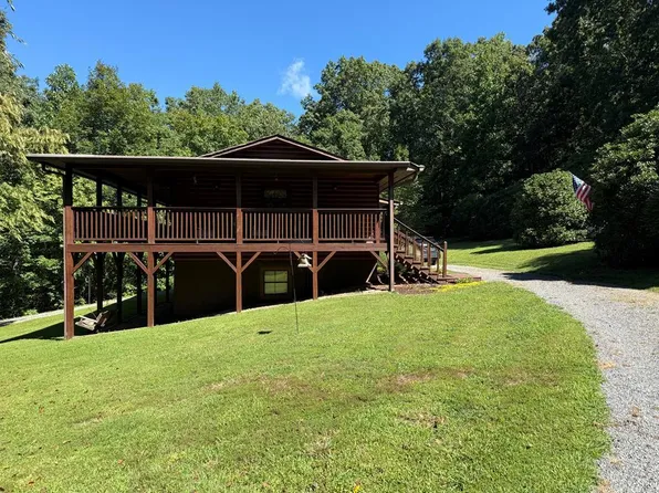 223 Mountain Breezes Dr, Hayesville, NC 28904