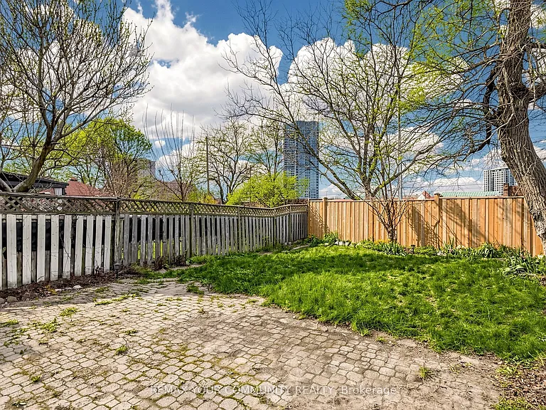 63 Patrice Cres #UPPER — Photo 35