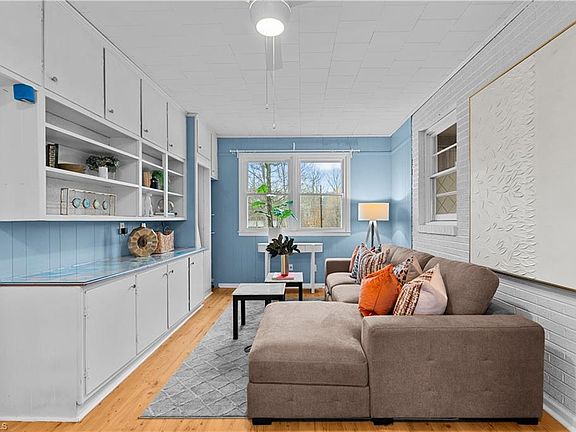 2nd image of 1905 Cardinal Crest Rd