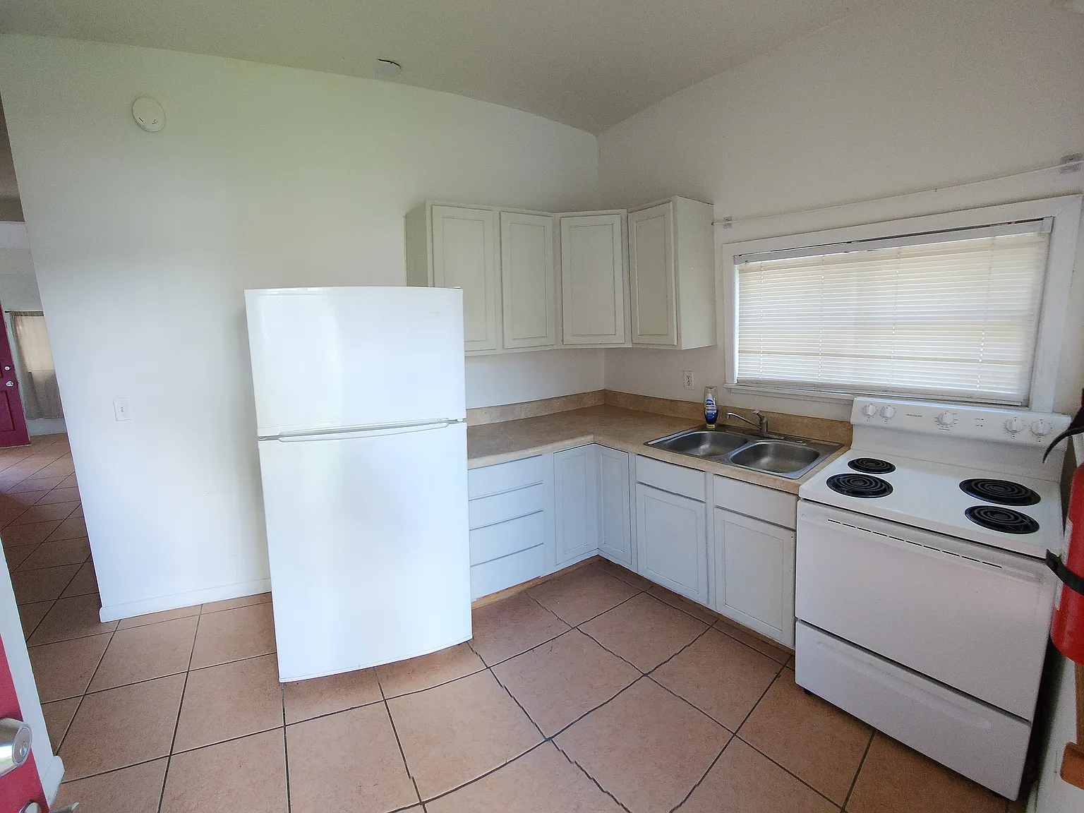 2 bed, 750 sqft, $1,025 — Photo 2