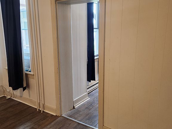 5th image of 440 E Walnut St