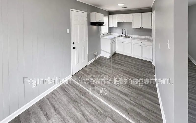 3 bed, 1.0 bath, 994 sqft, $995 — Photo 4