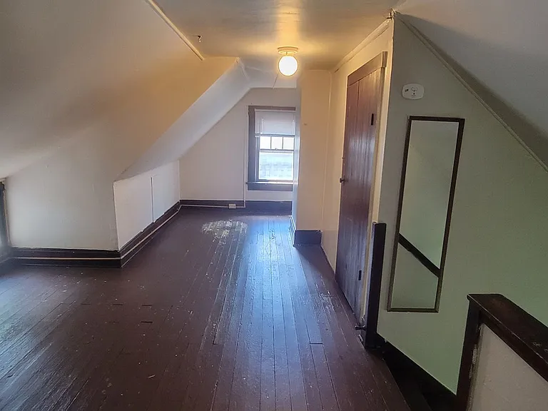 2015 Summit St — Photo 37