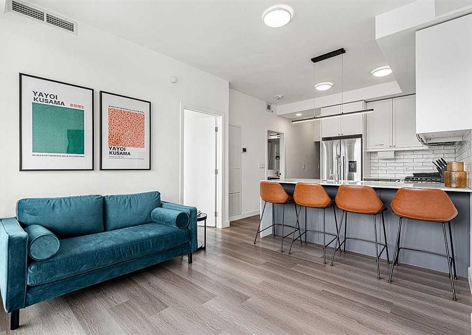 1st image of 329 9a St NW