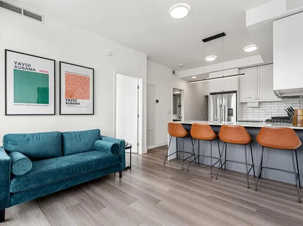 329 9a St NW, Calgary, AB T2N 1T7