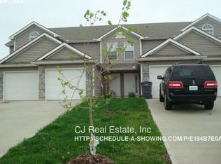 714 SW Shadow Glen Dr, Blue Springs, MO 64015