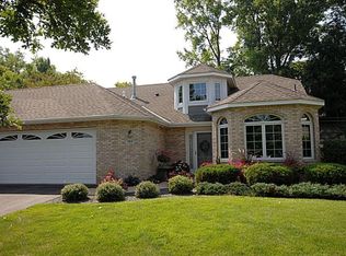 584 Terrace Ct, Roseville, MN 55113