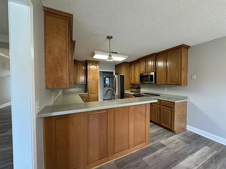 204 Mahan Dr — Photo 9