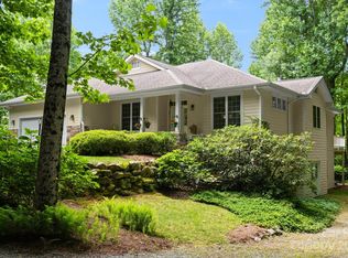 110 Pinnacle Peak Ln, Flat Rock, NC 28731