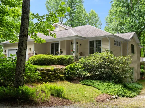 110 Pinnacle Peak Ln, Flat Rock, NC 28731