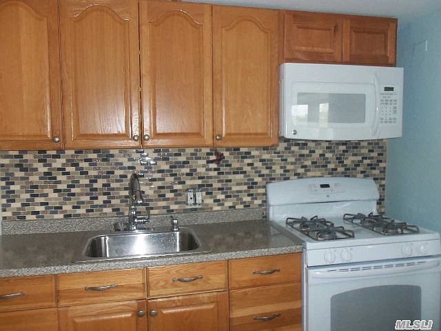 2nd image of 19 Deer Lake Dr