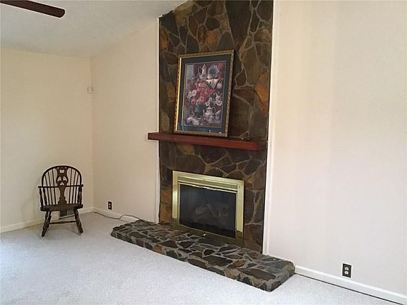 3rd image of 301 Linton Ct