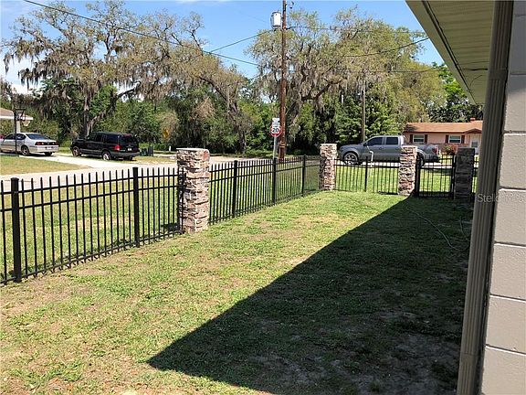 4th image of 427 W Gulley Ave