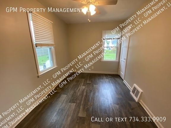 5th image of 2181 Morris Ave