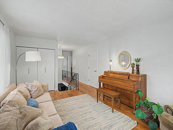 4th image of 2725 Parkview Blvd