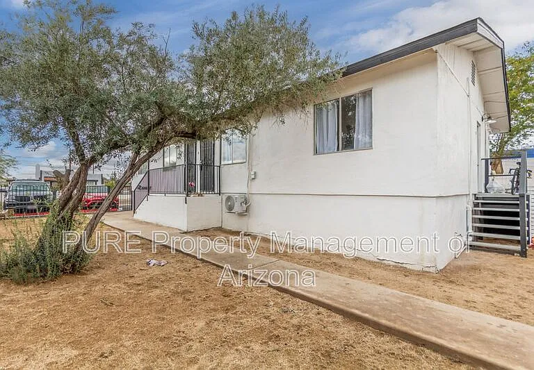 1538 W Fillmore St #B — Photo 2