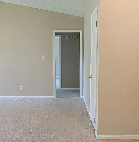 102 Pelham Dr — Photo 23