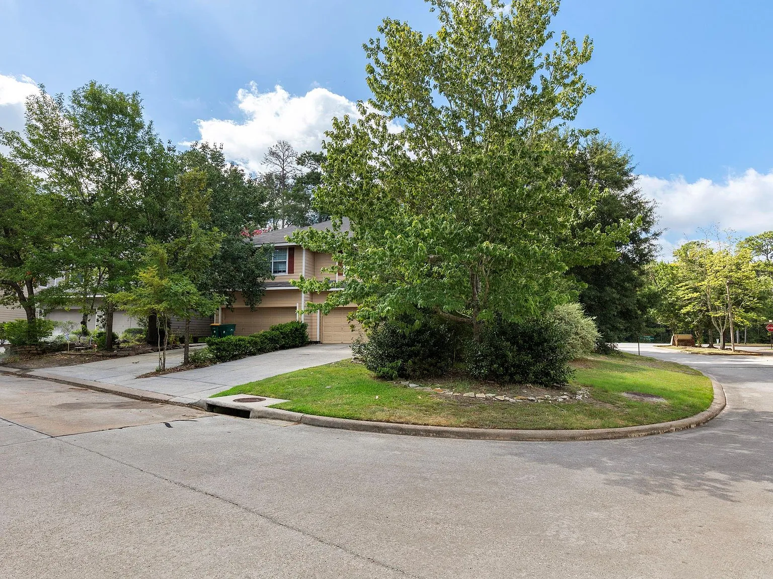 3 bed, 2.5 bath, 1485 sqft, $1,850 — Photo 3