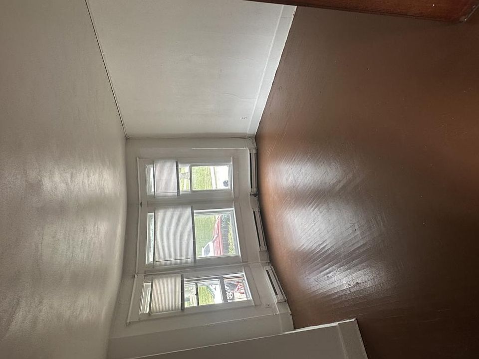 1st image of 521 S Beaver Ave