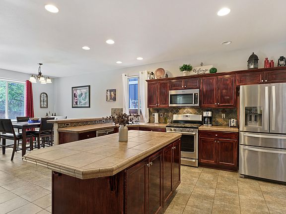 5th image of 21177 Ritz Pl