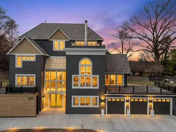 2316 S 103rd St, Omaha, NE 68124