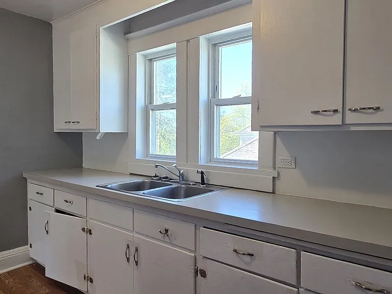 430 E Bremer — Photo 9