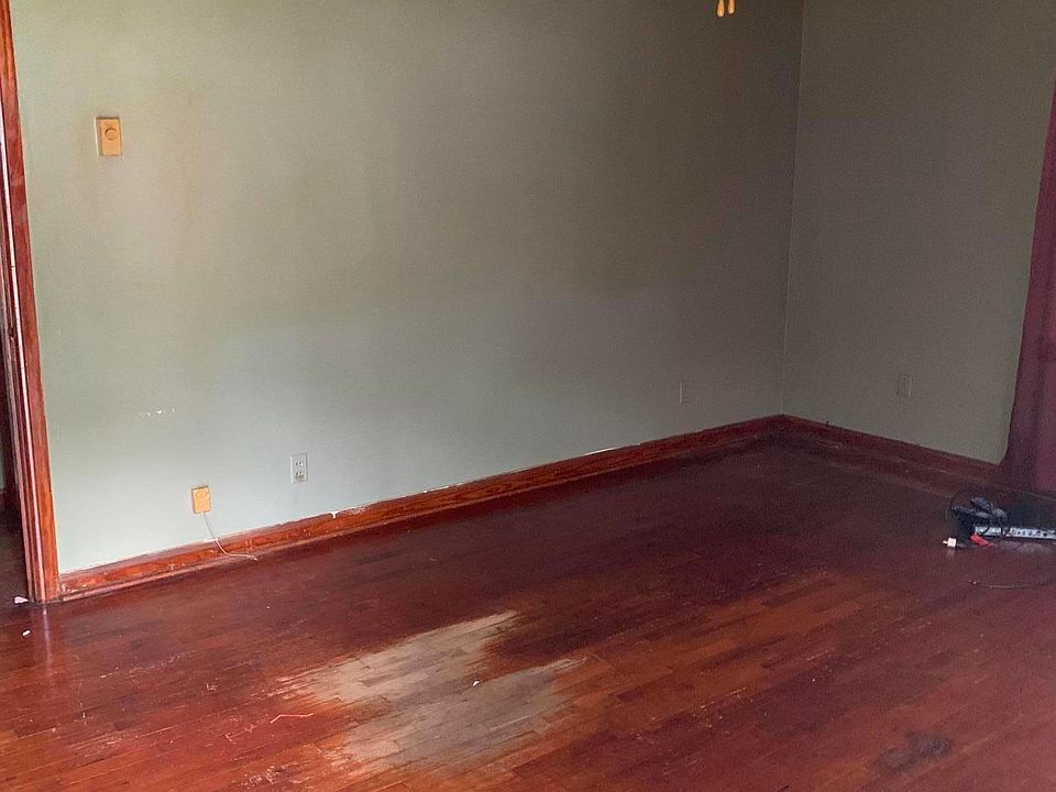 2nd image of 2212 Chester St