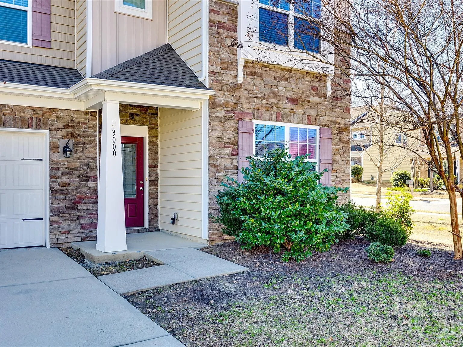 5 bed, 3.5 bath, 3027 sqft, $2,950 — Photo 2