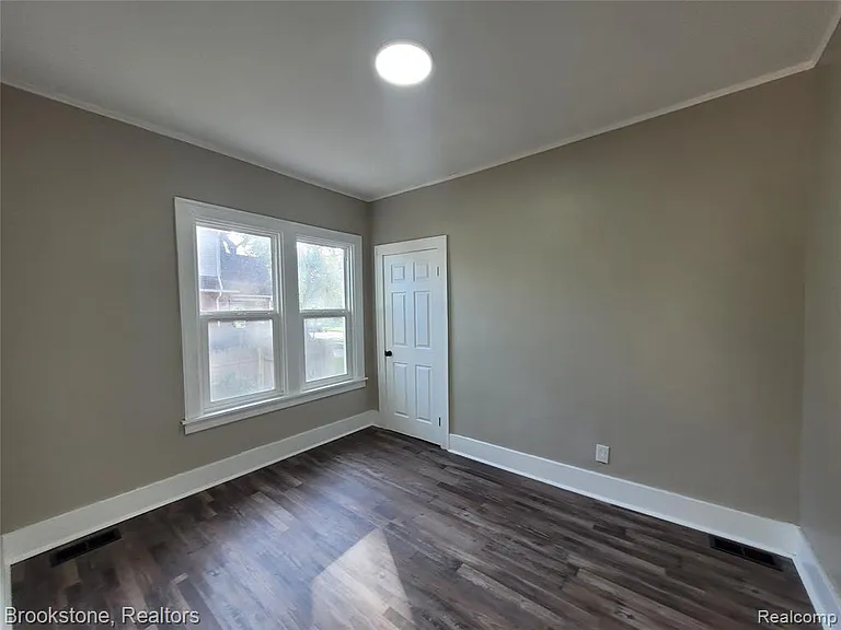 3241 Lawrence St — Photo 10